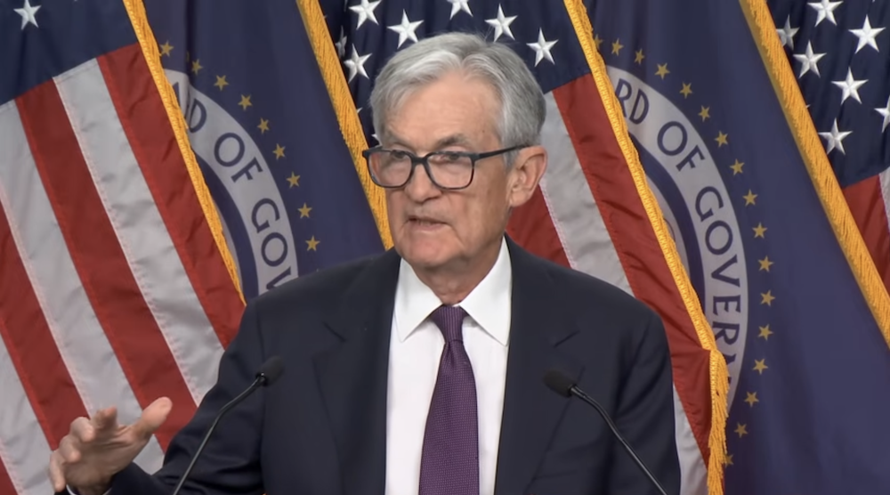 美联储维持利率不变，称地缘政治不确定性影响前景