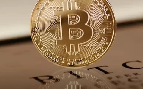 霍尔木兹海峡局势反复，比特币跌破 74,000 美元