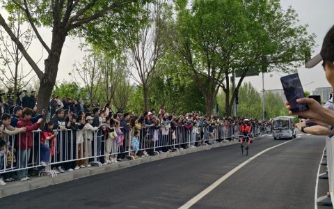 Honor 的“Lightning”机器人赢得 2026 北京人形半程马拉松，成绩为 50:26