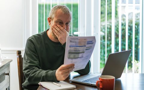 英国政府借款成本因经济不确定性触及28年高点