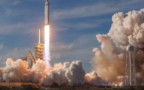 SpaceX 成历史最大 IPO：发行价 135 美元估值 1.77 万亿，马斯克拥超级投票权