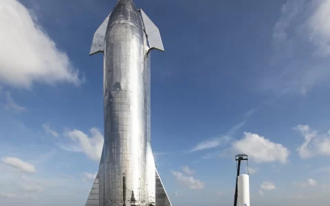 SpaceX 突破 200 美元：市值 2.66 万亿超越亚马逊，盘中一度跻身全球前四